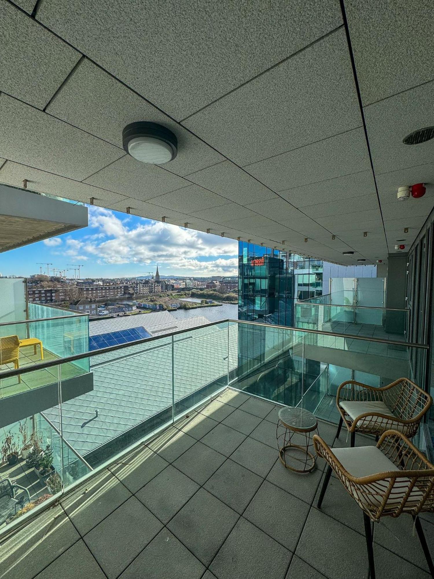 Elegant 2 Bedroom In Grand Canal Apartment